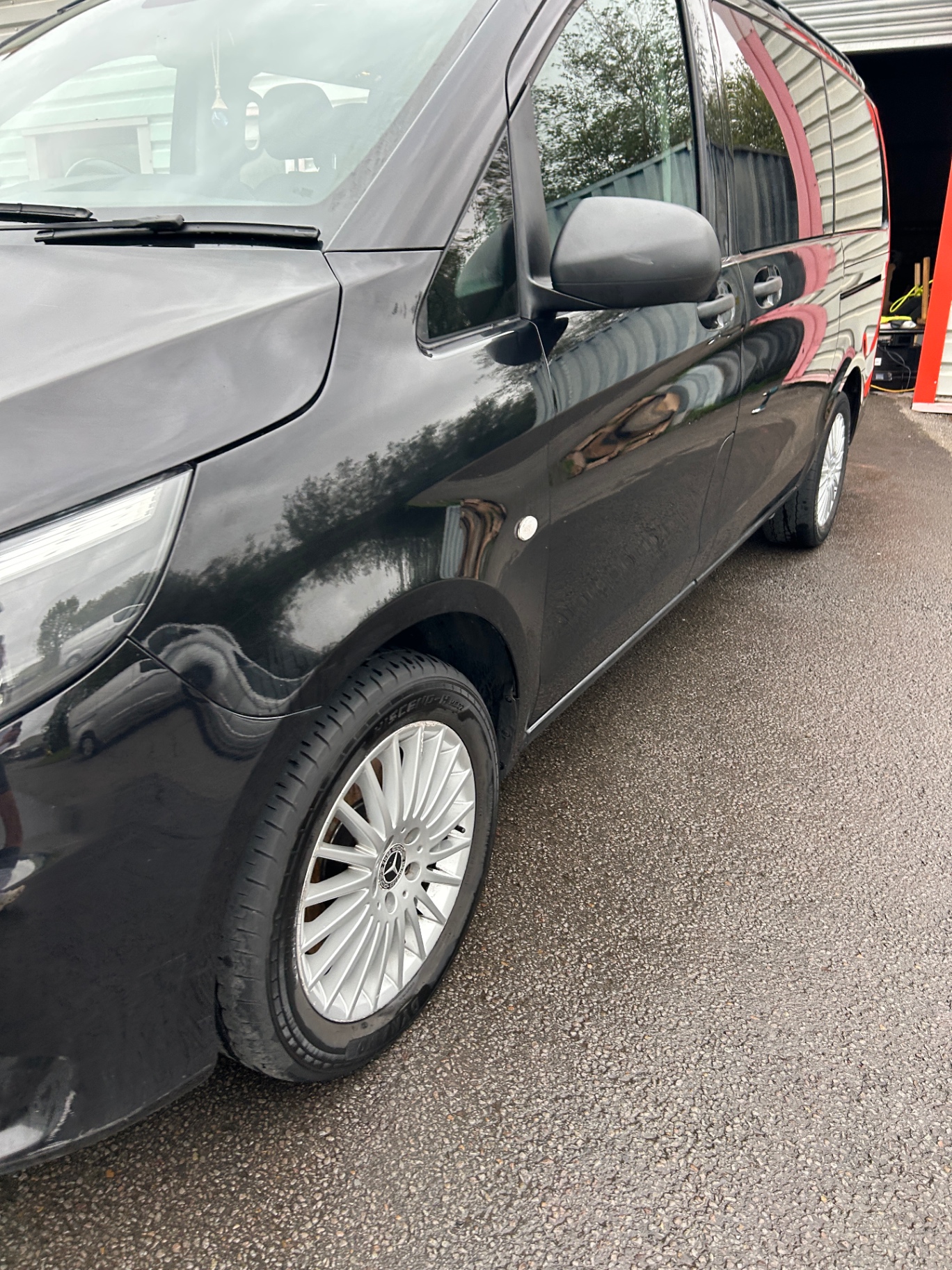 Glossy front side panel on the detailed Mercedes Vito